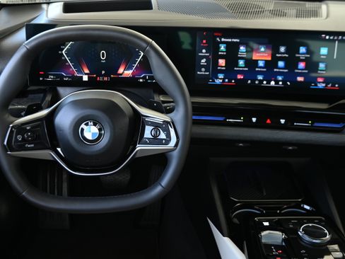 Certified 2024 BMW 530i w/ Premium Package RWD image 15