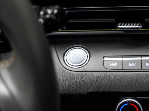 Used 2024 Hyundai Elantra SEL w/ Convenience Package image 21