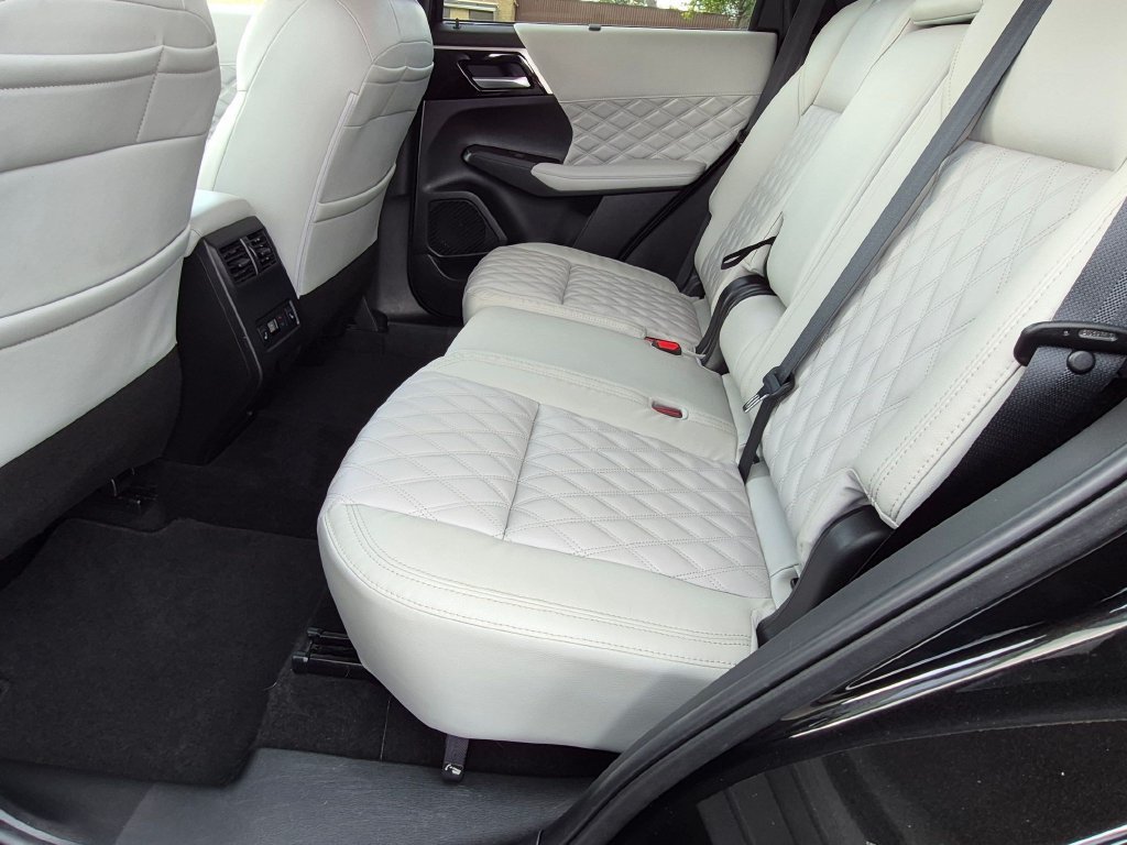 Used 2024 Mitsubishi Outlander SEL AWD/4WD image 24