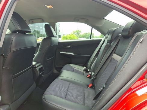 Used 2014 Toyota Camry SE FWD image 11