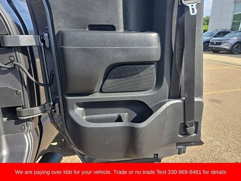 Used 2018 Nissan Titan SV AWD/4WD image 25