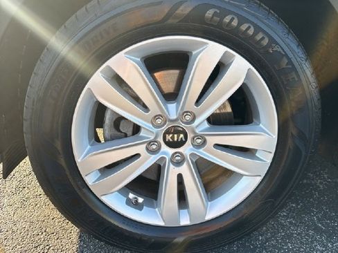 Used 2019 Kia Sportage LX image 4