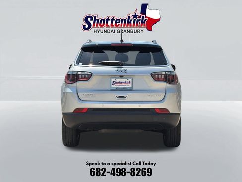 Used 2025 Jeep Compass Limited AWD/4WD image 7