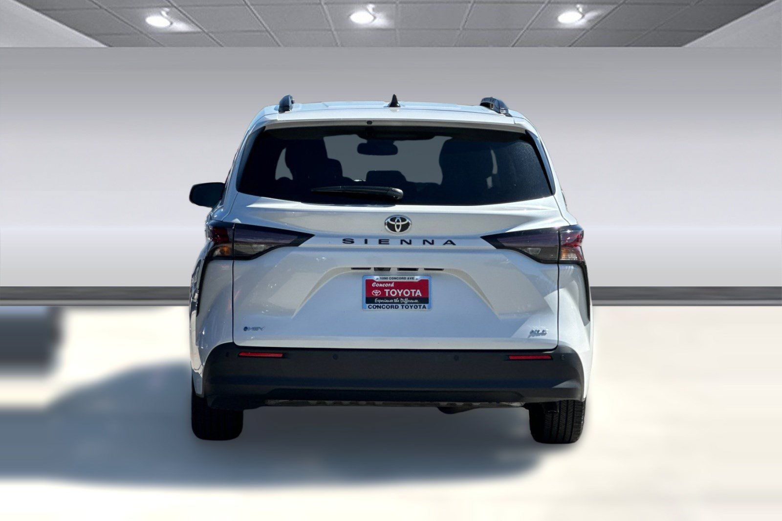 Used 2026 Toyota Sienna XLE FWD image 10