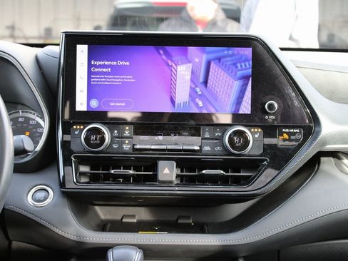 Used 2023 Toyota Highlander XSE image 22