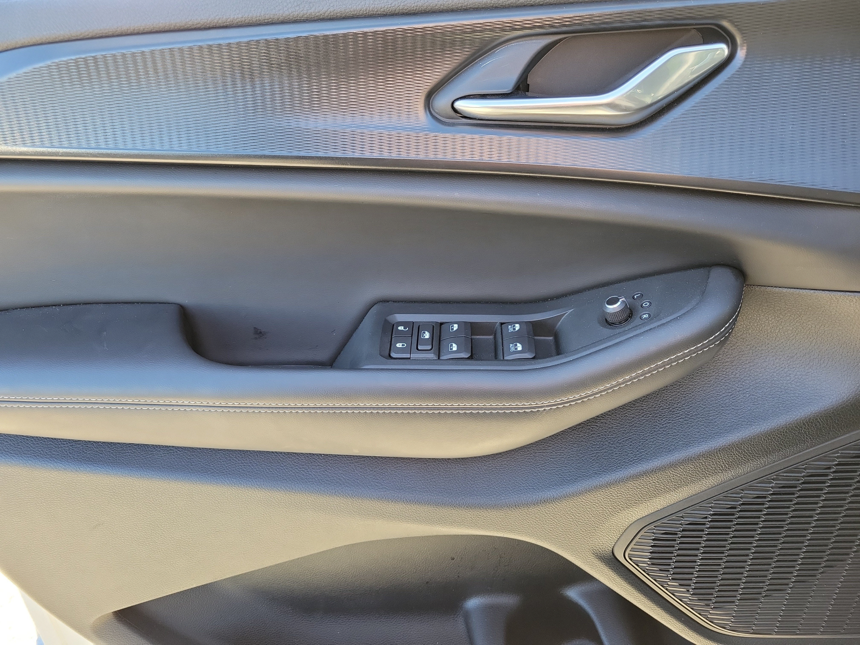 Certified 2025 Jeep Grand Cherokee Laredo RWD image 16