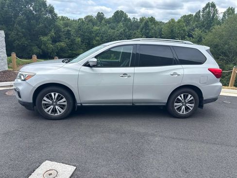 Used 2017 Nissan Pathfinder SL w/ SL Tech Package AWD/4WD image 1