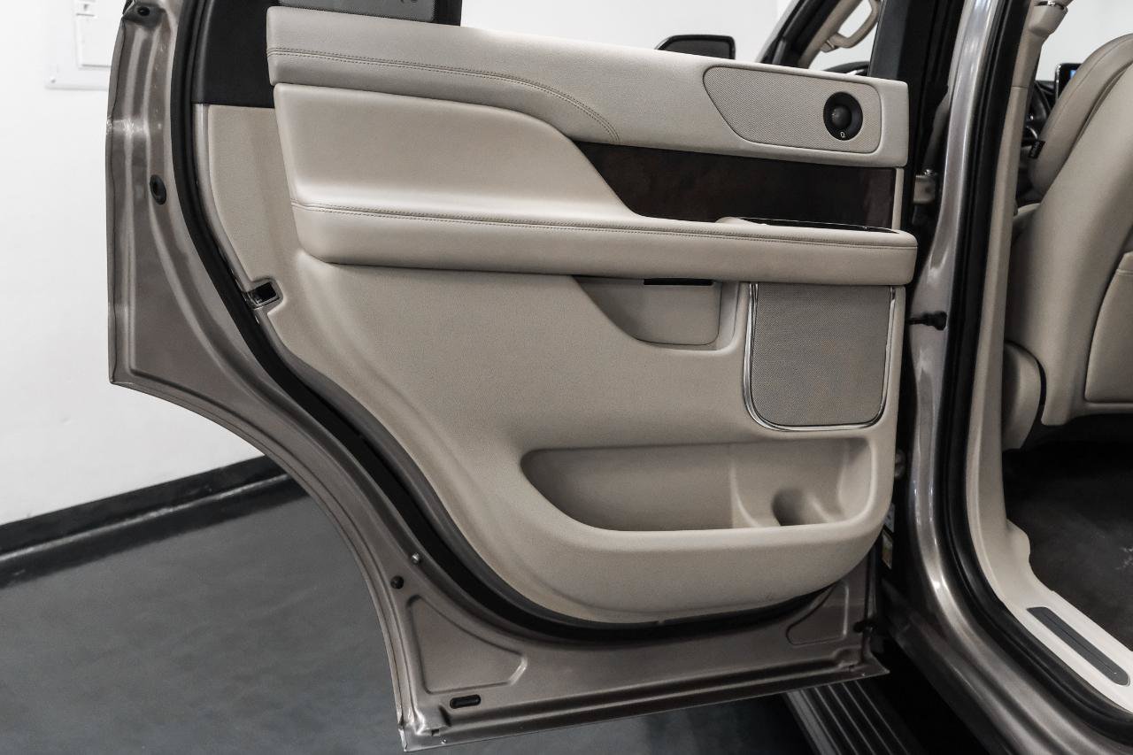 Used 2020 Lincoln Navigator 2WD image 42