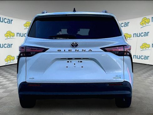 Used 2022 Toyota Sienna XLE w/ XLE Plus Package AWD/4WD image 5