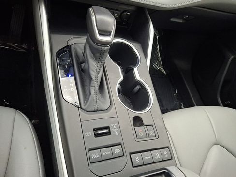 Certified 2020 Toyota Highlander XLE AWD/4WD image 16