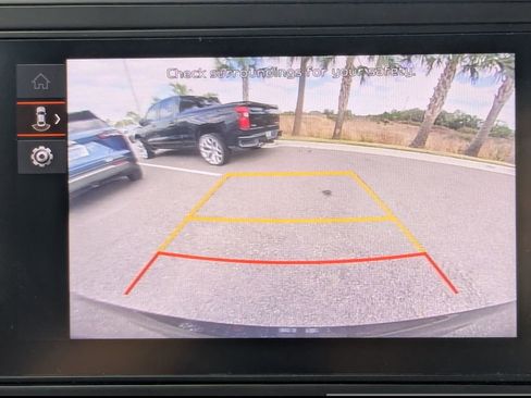 Used 2024 Kia Carnival LX image 27