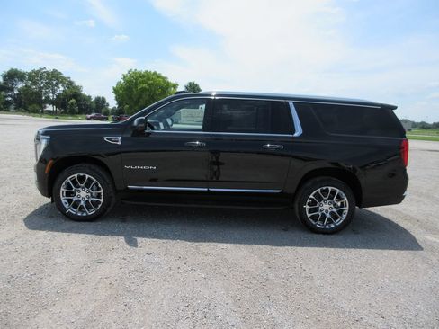 New 2026 GMC Yukon XL Elevation w/ Elevation Premium Package AWD/4WD image 7