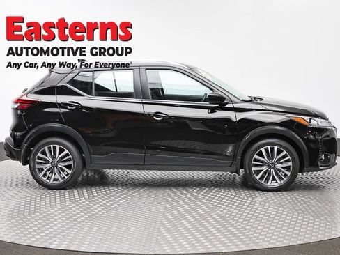 Used 2023 Nissan Kicks SV FWD image 4
