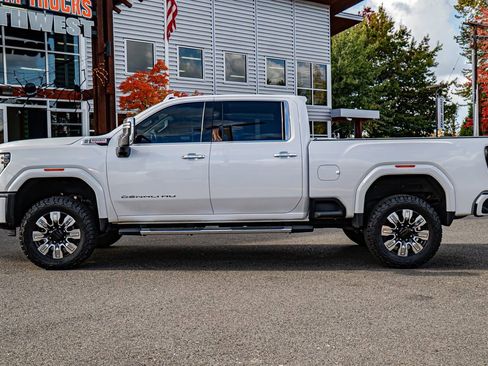 Used 2024 GMC Sierra 2500 Denali image 7