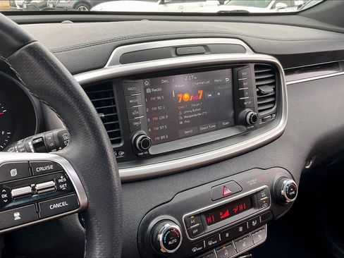 Used 2019 Kia Sorento SX image 5