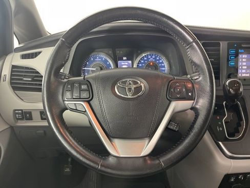 Used 2016 Toyota Sienna XLE image 8