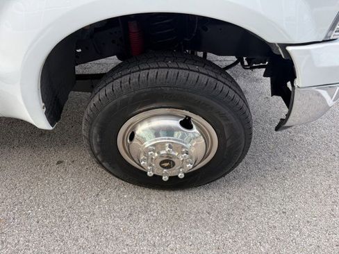 Used 2005 Ford F350 XL image 14