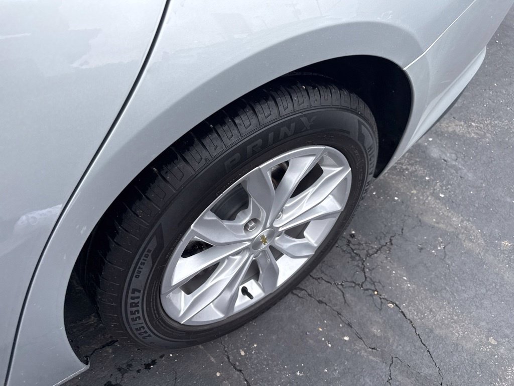 Used 2022 Chevrolet Malibu LT FWD image 19