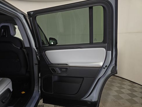 Used 2024 Rivian R1S Adventure AWD/4WD image 19