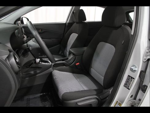 Certified 2023 Hyundai Kona SE image 5