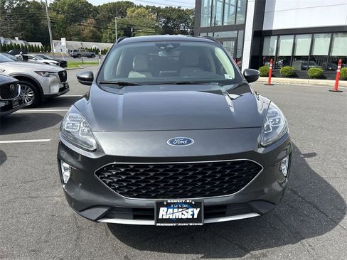 Used 2020 Ford Escape Titanium image 3
