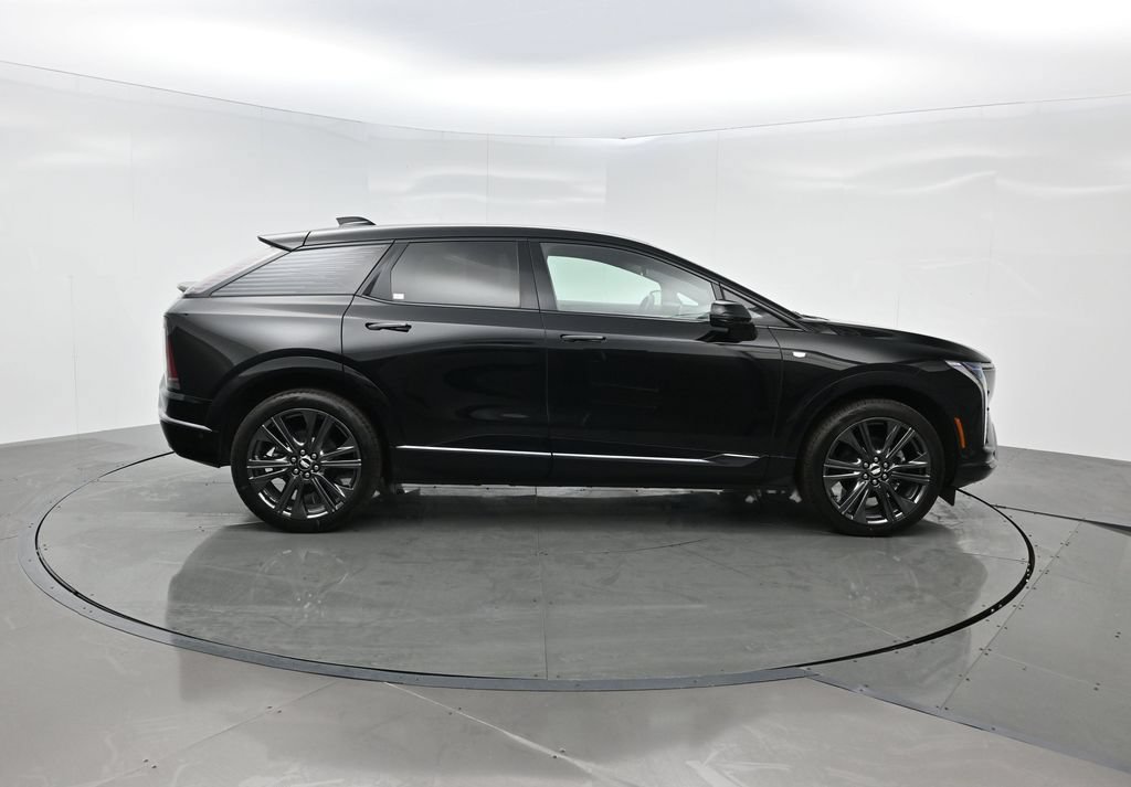 Certified 2025 Cadillac Optiq Sport 2 AWD/4WD image 7