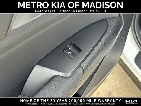 Used 2026 Kia Sportage EX FWD image 31