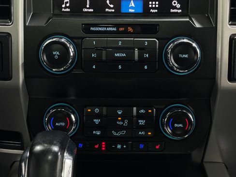 Used 2019 Ford F150 Lariat image 26