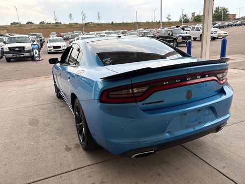 Used 2018 Dodge Charger SXT w/ Blacktop Package RWD image 4