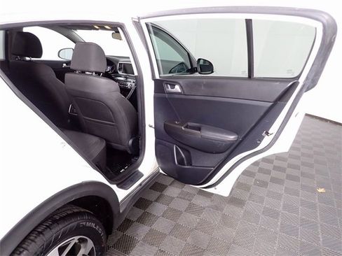 Used 2022 Kia Sportage LX image 24