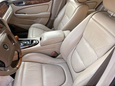Used 2004 Jaguar XJ8 RWD image 11