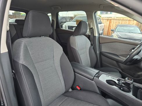 Used 2023 Nissan Rogue SV image 10