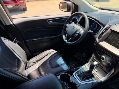 Used 2018 Ford Edge Titanium w/ Technology Package FWD image 15