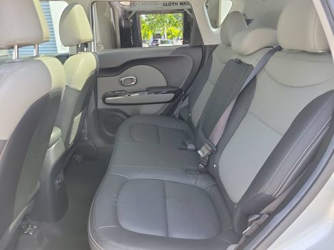 Used 2017 Kia Soul + w/ Primo Package FWD image 9