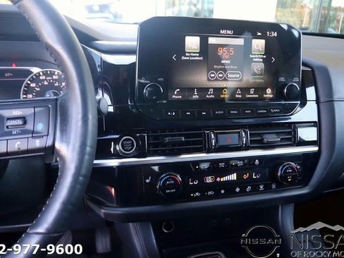 Used 2022 Nissan Pathfinder SL w/ SL Premium Package image 20