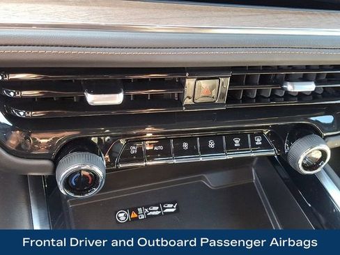 Used 2025 Chevrolet Tahoe High Country AWD/4WD image 14