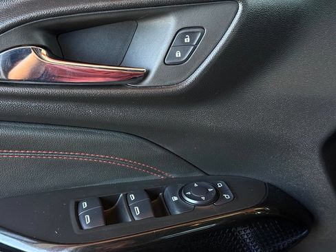 Used 2024 Chevrolet Trax RS FWD image 21