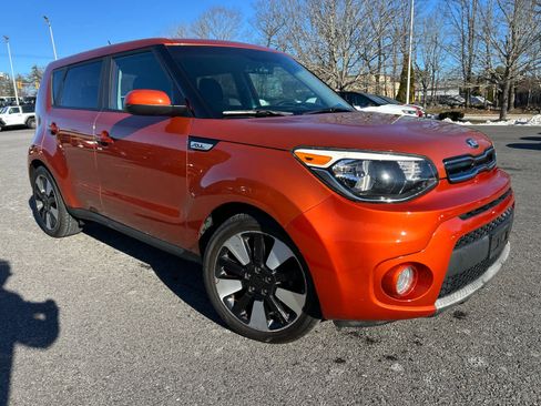 Used 2018 Kia Soul + image 2