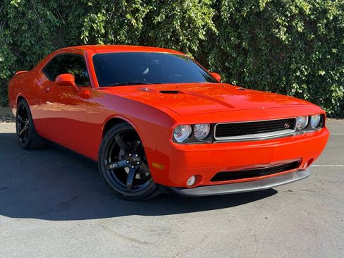 Used 2013 Dodge Challenger R/T RWD image 2