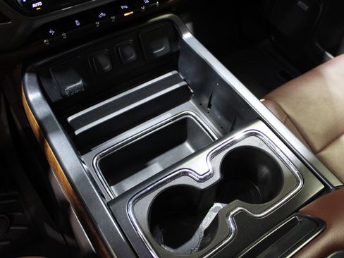 Used 2015 Chevrolet Silverado 1500 High Country w/ High Country Premium Package AWD/4WD image 37