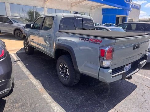 Used 2022 Toyota Tacoma TRD Off-Road w/ Technology Package AWD/4WD image 3