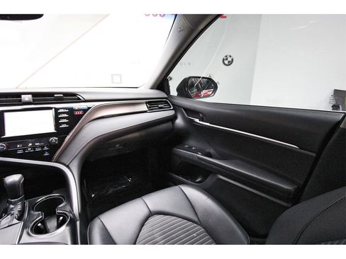 Used 2019 Toyota Camry SE image 8