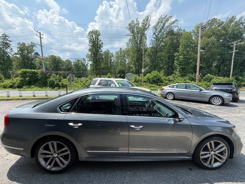 Used 2016 Volkswagen Passat 1.8T R-Line FWD image 4