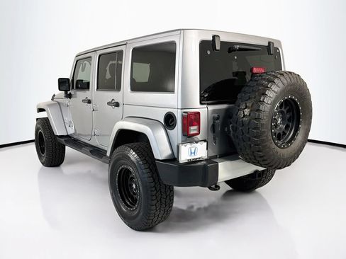 Used 2017 Jeep Wrangler Unlimited Sahara w/ Connectivity Group AWD/4WD image 7