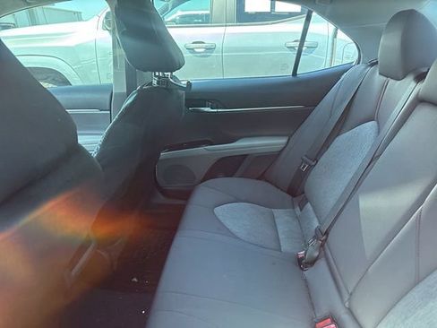 Used 2020 Toyota Camry LE image 7