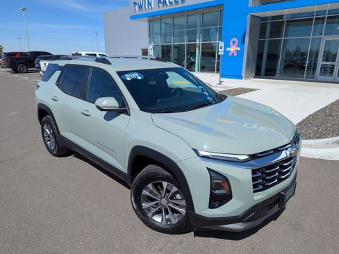 Certified 2025 Chevrolet Equinox LT w/ Convenience Package II AWD/4WD image 4