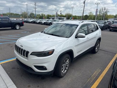 Used 2019 Jeep Cherokee Latitude Plus w/ Cold Weather Group AWD/4WD image 1