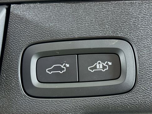 Used 2025 Volvo XC60 B5 Core image 30