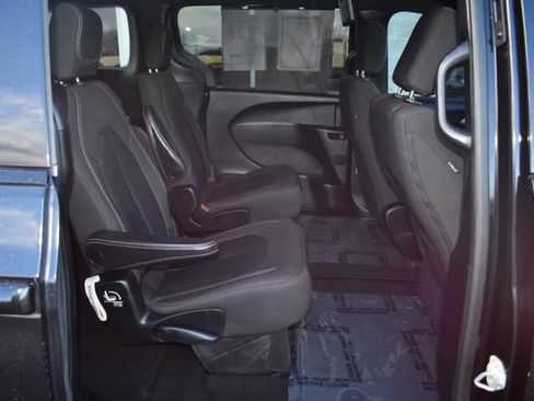 Used 2019 Chrysler Pacifica Touring Plus w/ S Appearance Package image 43