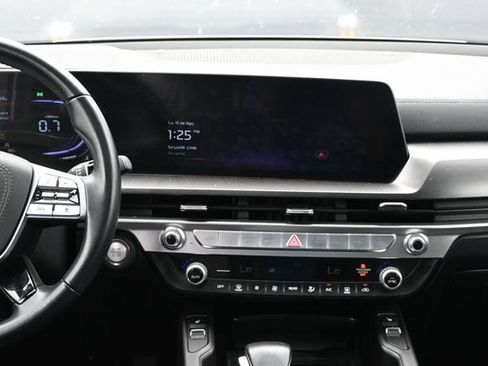 Used 2025 Kia Telluride S FWD image 10